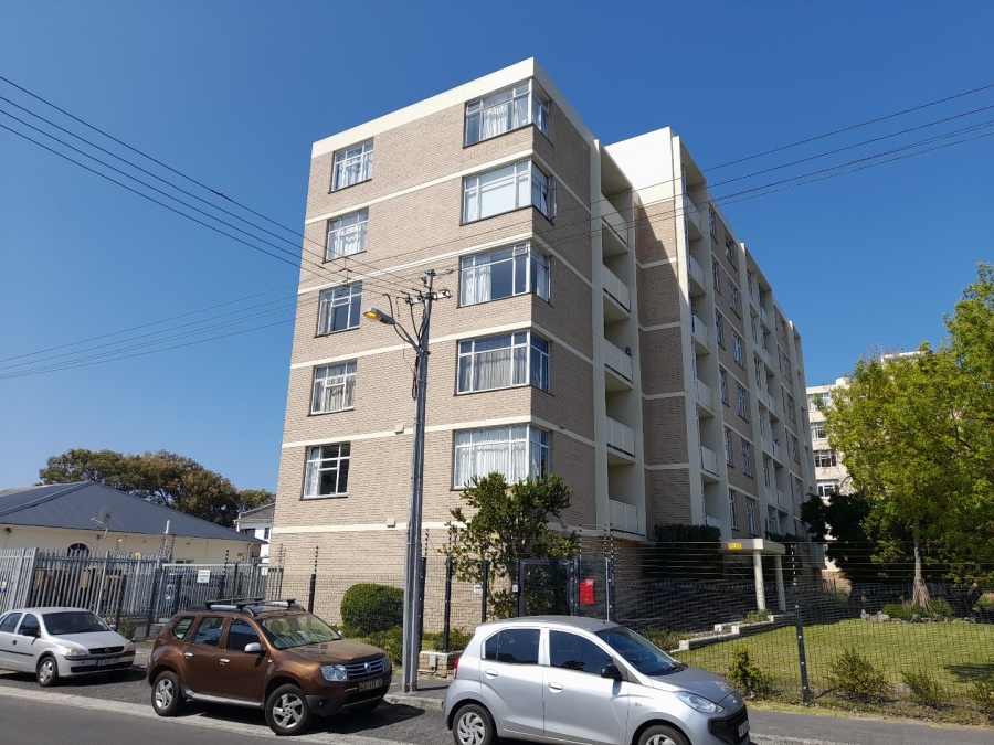 1 Bedroom Property for Sale in Kenilworth Western Cape